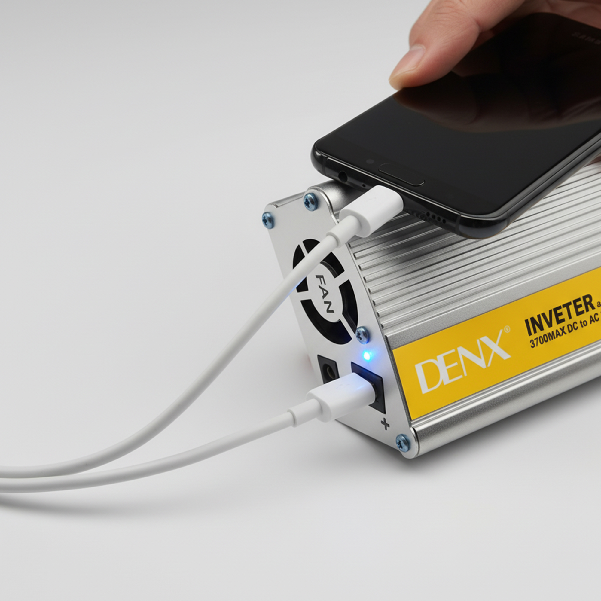 محول طاقة 2000 واط 12 فولت إلى 220 فولت مزود بمنفذ USB - الصورة 2